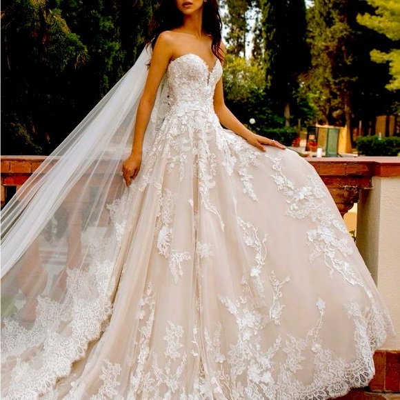 Dresses & Skirts - Gown